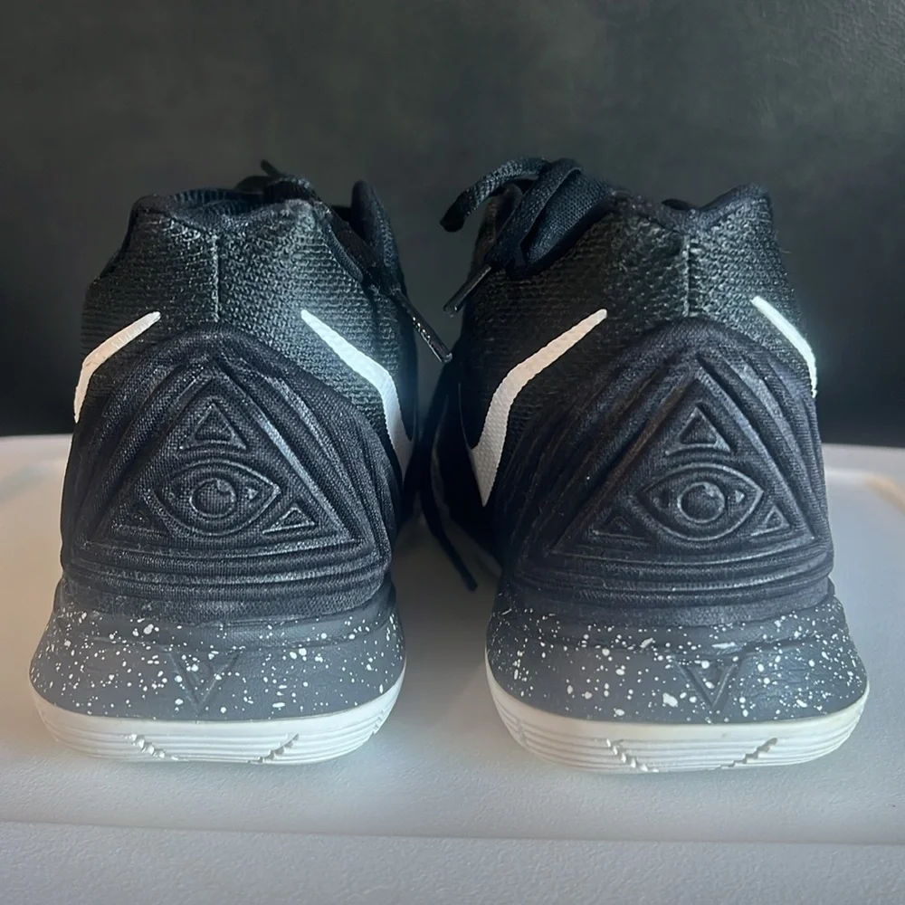 Nike Basketball Shoes, Kyrie 5 (GS), Black Magic, Size 7Y